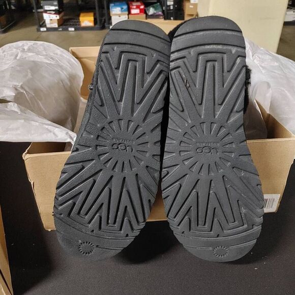 New Ugg Bailey Button Triplet II Black Suede Shearling Boots 6 - Picture 4 of 8